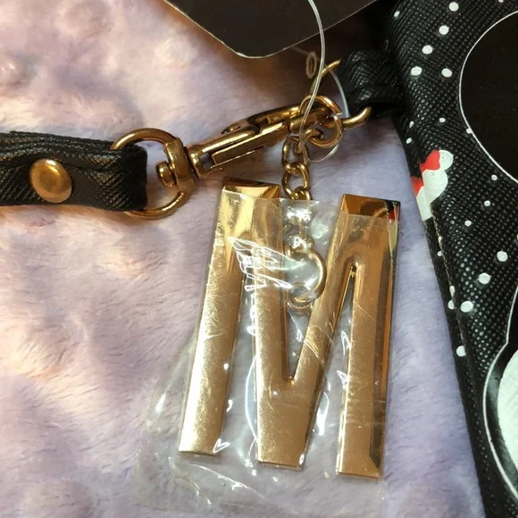 NEW Minnie Mouse Wristlet NWT black, white and red 8” x 6” - Picture 5 of 10